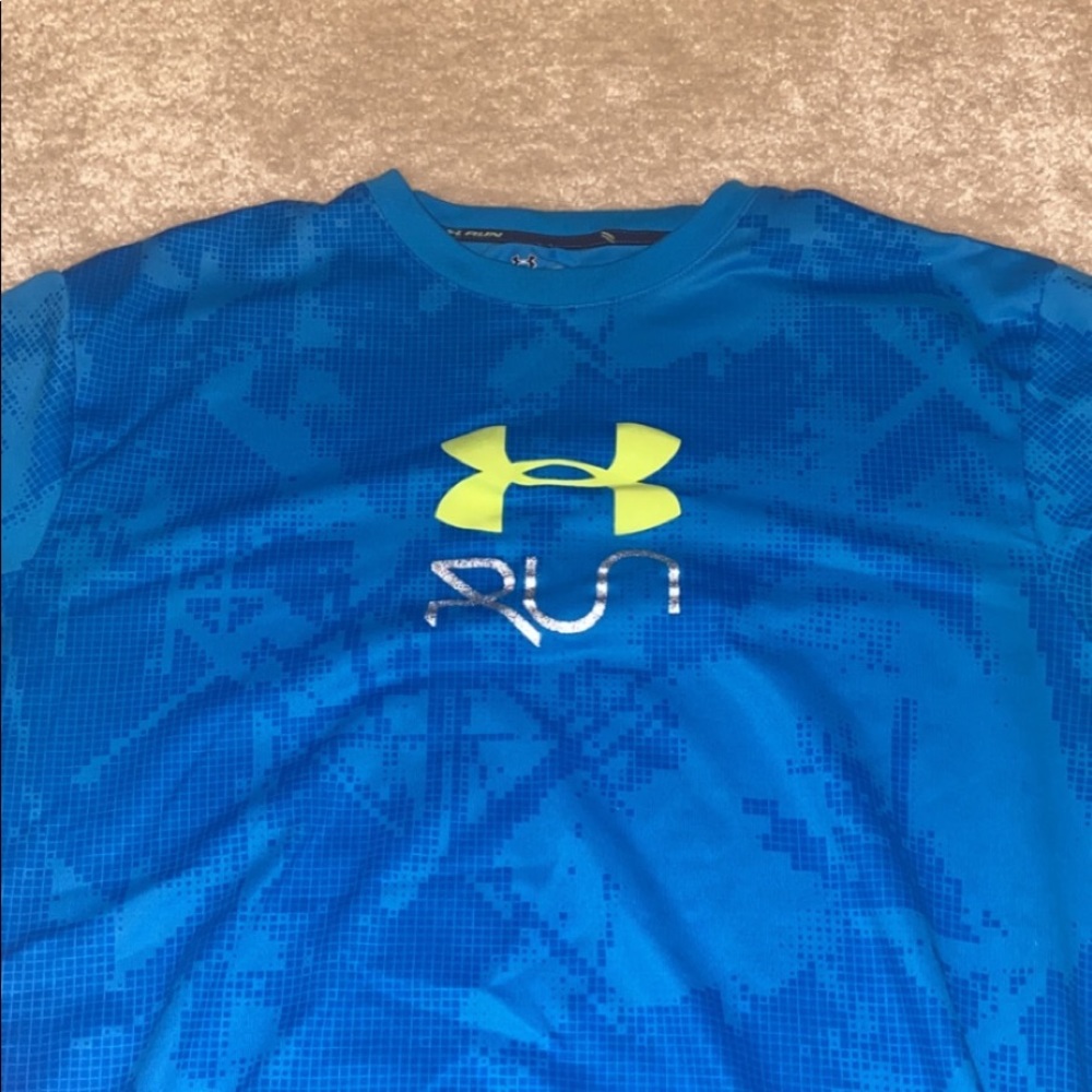 🦋 Under armour shirt!